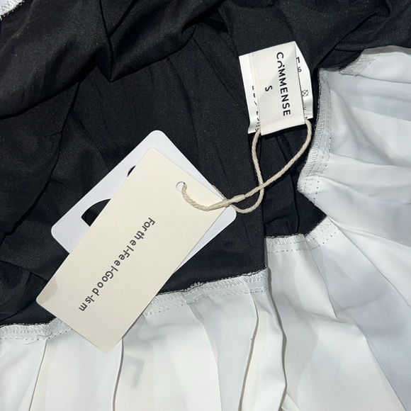 Commense Two-Tone Sleeveless Pleated Short Dress - Picture 10 of 12